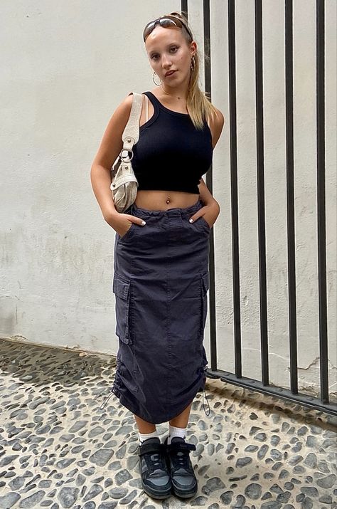 Parachute Skirt Y2k, Parachute Skirt Outfit Summer, Parachute Skirt Outfit Aesthetic, How To Style A Parachute Skirt, Parachute Skirt Outfit Black Women, Parachute Cargo Skirt, Black Parachute Skirt Outfit, Needles Aesthetic, Parachute Skirt Outfit