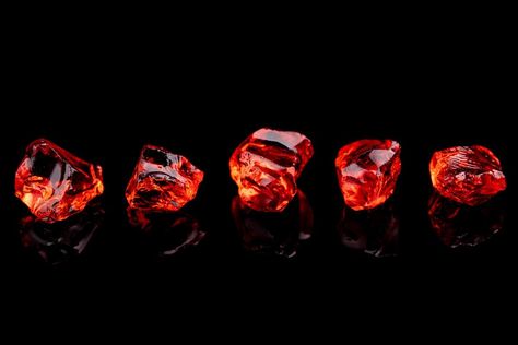 What is Garnet and its healing properties? - Beadnova Garnet Magical Properties, Garnet Crystal Combinations, Andradite Garnet, Crushed Granite, Almandine Garnet Crystal, Hessonite Garnet, Things Under A Microscope, Traditional Chinese Medicine, Chinese Medicine