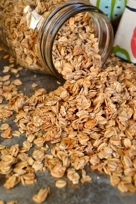 Granola Low Calorie, Low Calorie Granola, Granola Calories, Simple Granola, Easy Granola Recipe, Easy Granola, Granola Recipe Homemade, Oats And Honey, Yogurt And Granola