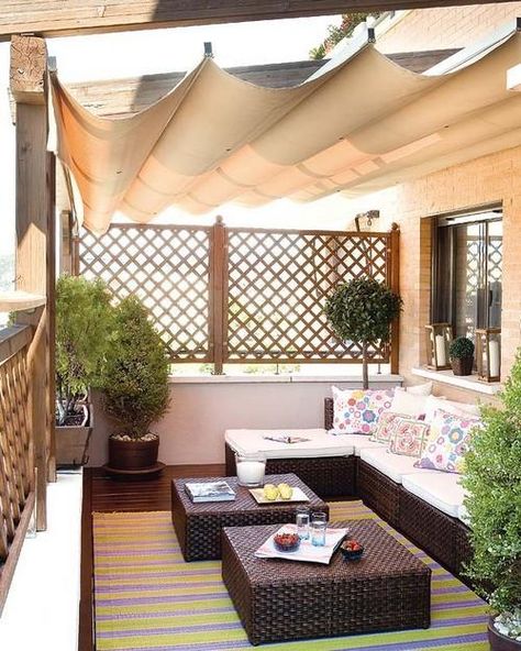 30 Creative Patio Ideas and Inviting Backyard Designs Ombra Pergola, Balcon Mic, Design Per Patio, Ideas Terraza, Indian Balcony, Terrace Decor, Pergola Design, Covered Pergola, Patio Roof