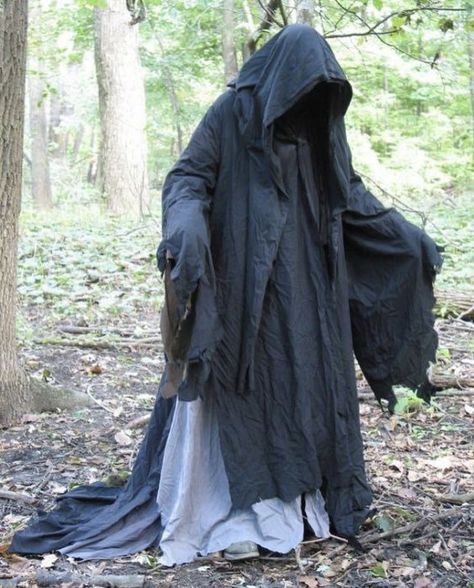 Creepy Halloween Party, Halloween Outdoor Decoration, Reaper Costume, Scarecrow Costume, Baba Jaga, Halloween Garden, Anime Expo, Scary Halloween Decorations, Halloween Yard