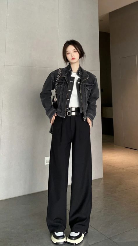 Black Outfit With Denim Jacket, Black Outfit Korean Casual, Korean Outfit Street Styles Black, Korean Black Pants Outfit, Korean Hiphop Outfits, All Black Airport Outfit, Black Wide Jeans Outfits, How To Style Black Denim Jacket, All Black Outfit Korean