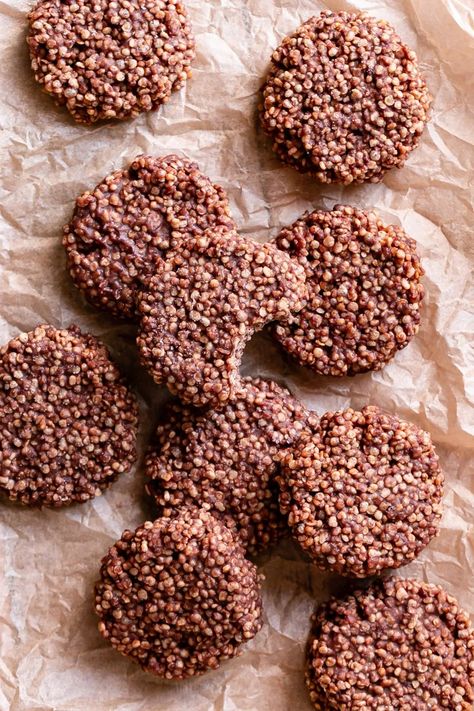 Crispy Quinoa Cacao Cookies (No-Bake!) - Healthy Little Vittles Quinoa Rice Crispy Treats, Puffed Quinoa Chocolate, Popped Quinoa Crunch Bars, Puffed Quinoa Treats, Quinoa Chocolate Crisps, Rice Crispy Cookies, Chocolate Quinoa Crisps, Cacao Cookies, Quinoa Crisps