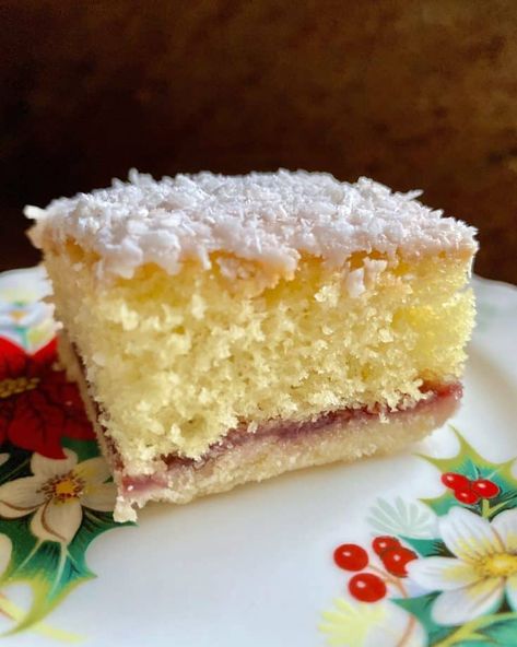 Scottish Cake Recipes, Short Crust Pastry Ideas, Scottish Recipes Dessert, Scottish Cakes, Scottish Meals, Tray Bake Cakes, Scottish Desserts, Snow Cake, Scottish Dishes