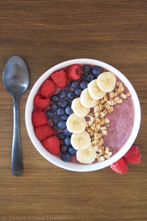 A delicious and nutritious start to the day, this smoothie bowl is healthy and tastes great! This smoothie is sure to brighten up breakfast and to put a smile on your face:) Thick Smoothie Bowl Aesthetic, Berries Smoothie Bowl, Blueberry Mango Smoothie, Smoothie Bowl Aesthetic Instagram, Asthetic Smoothies Bowl, Banana Oatmeal Smoothie, Berry Smoothie Bowl, Mixed Berry Smoothie Bowl, Açaí Bowls