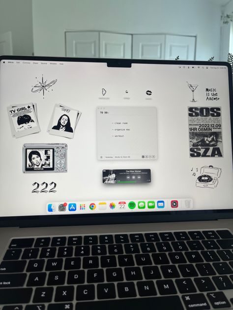 new mac wallpaper #aesthetic #macbook #lana #tvgirl #y2k #sza #kaliuchis Macbook Screensavers Aesthetic, Macbook Pro Homescreen Layout, Designer Macbook Wallpaper, Macbook Black Aesthetic, Macbook Costumization, Mac Home Screen Aesthetic, Macbook Notes Aesthetic, Macbook Wallpaper Ideas Aesthetic, Homescreen Layout Laptop