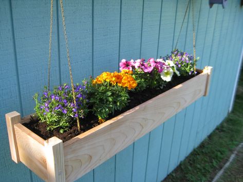 Hanging Flower box - make with metal Fence Hanging Planters, Balcony Planter Boxes, Hanging Planter Boxes, Large Hanging Planters, Planter Box Plans, Cedar Planter Box, Fence Planters, Raised Planter Boxes, Diy Hanging Planter