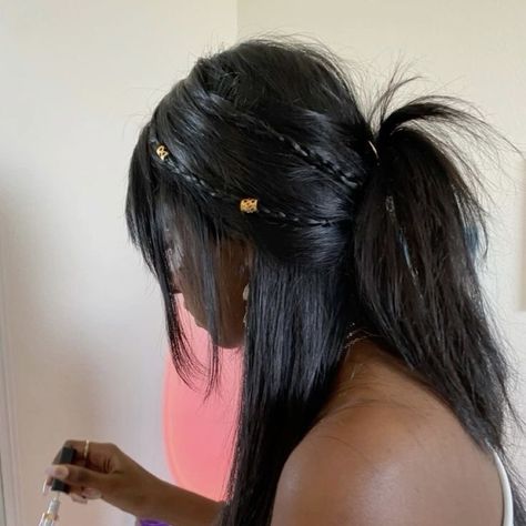 Hairstyles With Hair Rings, Hair Rings Hairstyles, Rings Hairstyle, Social Media Au, Hairstyle Inspo, Hair Rings, Fall Wallpaper, Pretty Hair, Layered Hair