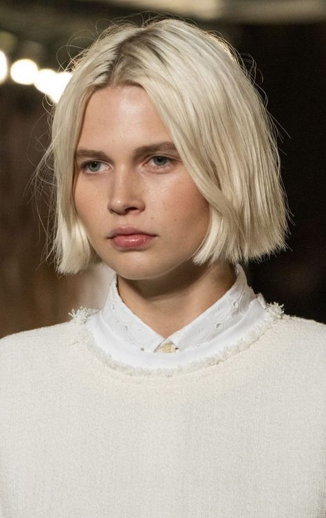 Cool Blonde Hair, Corte Bob, Asian Short Hair, Hair Inspiration Short, Fashion Runway, Long Wavy Hair, Short Hair Haircuts, Short Blonde Hair, Sonia Rykiel