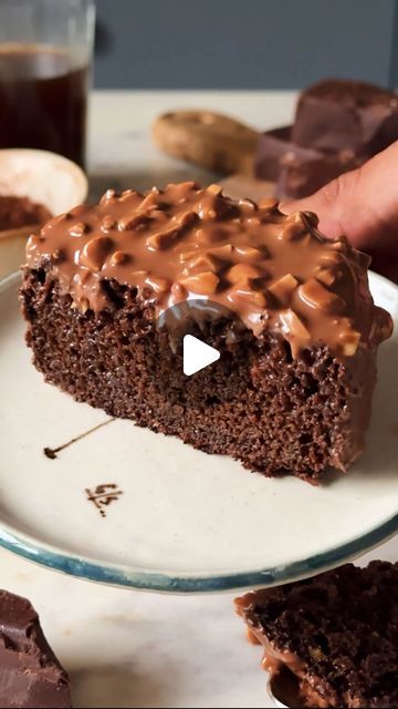 Shivesh Bhatia on Instagram: "Episode 22 of #NoOvenNoProblem ☀, a series where I make your favourite desserts at home WITHOUT an oven 💁🏻‍♂Weekend calls for making the simplest of desserts and this Chocolate Atta Cake is just what you’ll need to satisfy those sweet cravings 🥰Simple, delicious, this dessert recipe will stay with you forever, my word ❤️  Comment MINI  to get the full cake & glaze recipe in your DMs ❤️❤️  bake with shivesh, shivesh bhatia, chocolate cake, atta chocolate cake, cake, eggless recipes, eggless baking, yummy, September, weekend desserts, weekend binge, chocolate lovers" How To Make Cake At Home Without Oven, Cake At Home Without Oven, Cake With Cocoa Powder, Weekend Desserts, Desserts At Home, Bake With Shivesh, Cake Glaze, Cake Recipes Without Oven, Glaze For Cake