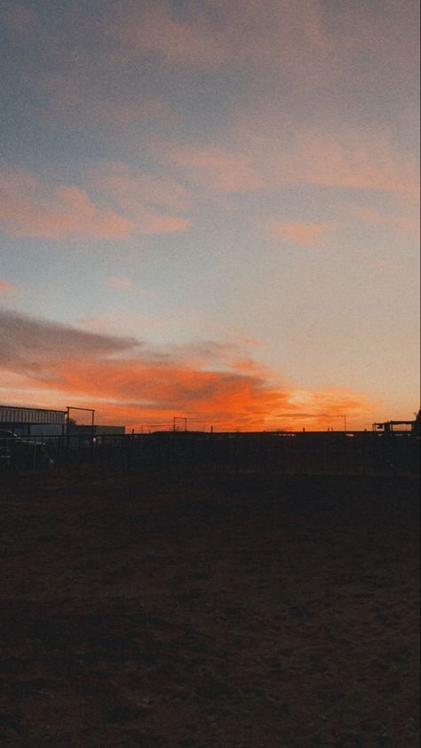 Country Aethstetic, Country Sunset Aesthetic, Calm Mindset, Country Background, Southern Aesthetic, Country Playlist, Aesthetic Country, Country Sunset, Sky Pic