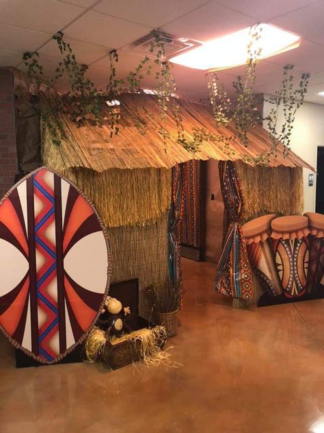 Africa Theme Party, Safari Vbs, African Safari Decor, African Safari Theme, Africa Party, African Hut, Australia Crafts, African Art Projects, Safari Decor