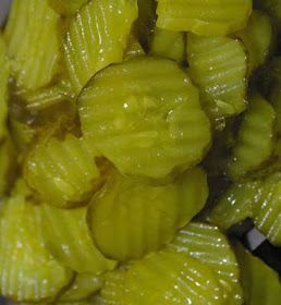 Candied Dill Pickle Recipe, Fresh Pickles, Sweet Dill Pickles, Freezer Pickles, Sweet Pickles Recipe, Homemade Pickles Dill, Dill Pickle Recipe, Summer Seafood Recipes, Dill Pickle Chips