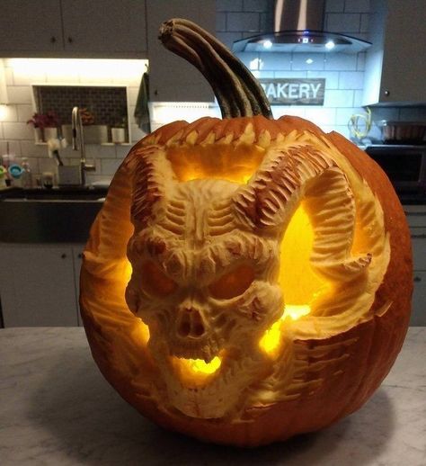 Demon Pumpkin Carving, Scary Punkin Carving, Professional Pumpkin Carving, Badass Pumpkin Carving, Pumpkin Shaving Ideas, Pumpkin Carving Ideas Hard, Hard Pumpkin Carving Ideas, Pumpkin Carving Scary, Pumpkin Carving Art