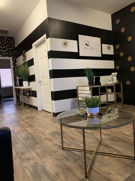 Repost By The New Era Group WE GROW OUR BUSINESS BY GROWING YOURS http://neweragroup.co.uk/ Black And White Beauty Salon, Salon Suite Ideas, Salon Suite Decor Ideas, Hairstylist Nails, Salon Suite Decor, Suite Decor, Small Salon, Home Spa Room, Home Hair Salons