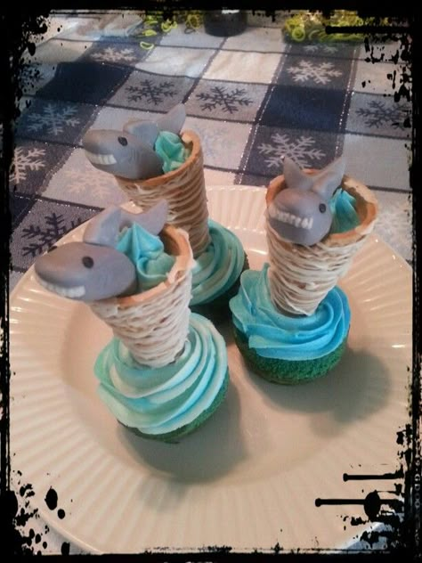 Sharknado cupcakes! Sharknado Party, Shark Week Recipes, Tornado Cake, Shark Cupcakes, Shark Week Party, Nerdy Nummies, Shark Cake, Shark Birthday Party, Shark Party