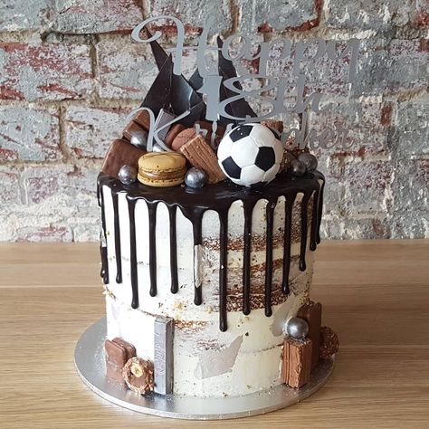 Anyone for a Soccer drip? #birthday #cake #soccerball #cakeporn #cakestagram Soccer Drip, Boys 18th Birthday Cake, Drip Birthday Cake, Birthday Drip Cake, Soccer Birthday Cakes, Savory Cakes, Teen Cakes, Soccer Cake, Cheap Clean Eating