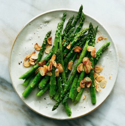 Seared Asparagus, Pan Seared Asparagus, Rellenos Recipe, Chile Relleno Recipe, Spring Side Dishes, Garlic Asparagus, Nyt Recipes, Crispy Garlic, Salads Side Dishes