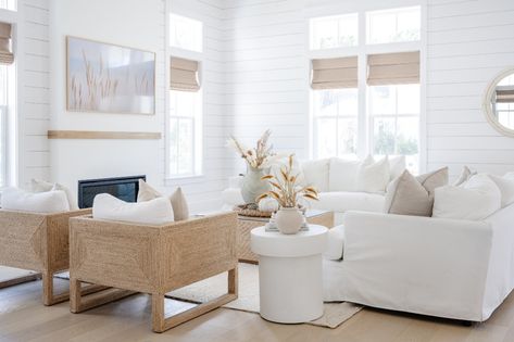 Rachel Moore's Coastal Chic: Mastering Elegance and Economy in Home Decor - 30A Modern Beach Condo, California Coastal Living Room, Cheap Beach House, Grandma Era, Built In Shelves Living Room, Florida Condos, Solid Wood Dresser, Kitchen Counter Stools, Coastal Living Rooms