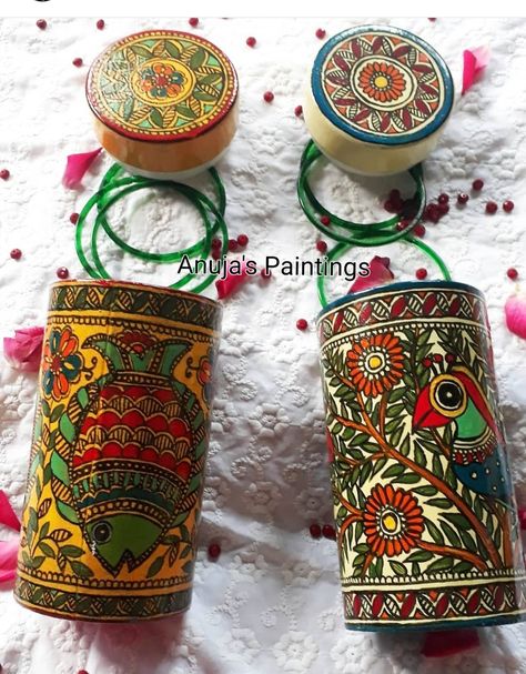 Madhubani painting Mosaic Bottles, India Crafts, Bamboo Planter, Painted Bamboo, Mughal Paintings, Bamboo Crafts, Adobe Illustrator Tutorials, Madhubani Art, Indian Folk Art