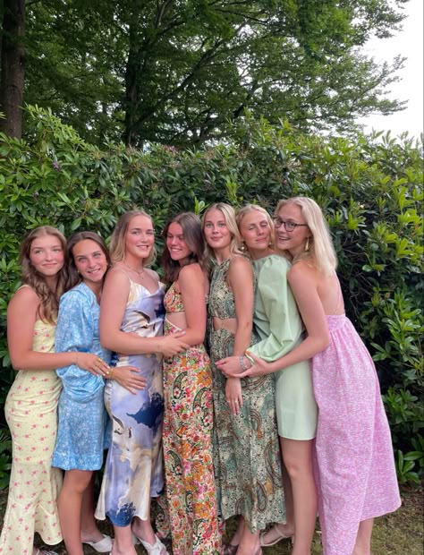 Garden Theme Outfit Ideas, Floral Theme Dress Code, Floral Dress Group Photoshoot, Garden Brunch Outfit, Pastel Floral Outfit, Floral Theme Party Outfits, Garden Theme Party Outfits, Garden Party Outfit Ideas, Spring Garden Party Outfit