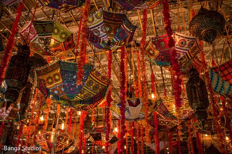 Umbrella Ceiling, Umbrella Decor, Upside Down Umbrella, Wardrobe Color Guide, Mandir Decoration, Rajasthani Art, Umbrella Decorations, Restaurant Themes, Umbrella Wedding