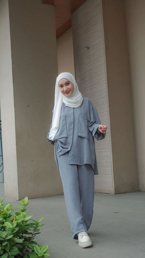 Modesty Fashion Summer, Summer Muslim Outfits Casual, Modest Wear Muslim Casual, Muslim Fashion Dress Modern, Hijab Fashion Summer, Mode Ulzzang, Modern Hijab, Modern Hijab Fashion, Modest Fashion Hijab