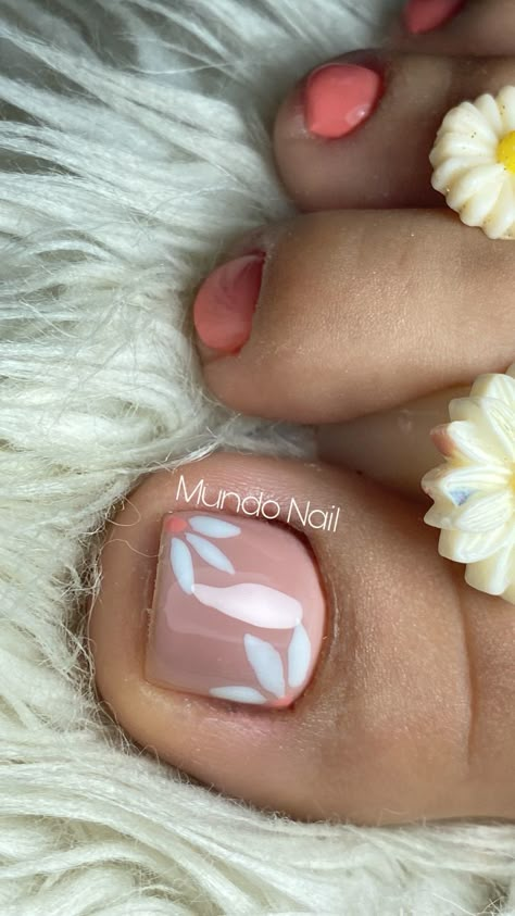 Leg Nail Art Design Simple, French Nails Feet Design, Leg Nails Design Summer, Peach Toenails, Legs Nails Design, Pink Pedicure Ideas Toenails, Nails Foot Design, Pedicure Coral, Ideas De Pedicure