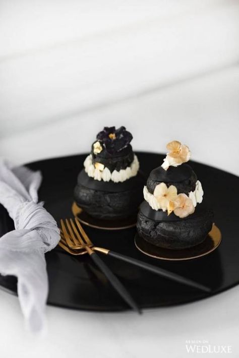 Noir et Blanc: A Styled Shoot Turned Real Wedding ~ WedLuxe Media Black White Food Photography, Black Pastries, Black And White Food Photography, Black Food Photography, Black And White Desserts, Umrah Party, Black Desserts, Gothic Wedding Decor, Lion Queen