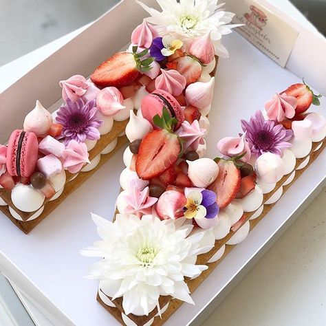 Happy Birthday “N” 🎉🍫🍓 #gargeran #cake #birthdaycake #macarons #flower #meringue #marshmallows #biscuit #vanilla Flower Meringue, Wedding Cake Tutorial, Alphabet Cake, How To Make Wedding Cake, Cake Lettering, Letter Cake, Cream Tart, Buttercream Flower Cake, Diy Wedding Cake