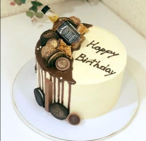 Alcohol Design Cake, 21st Birthday Cake For Boyfriend, Simple Birthday Cake Men, 39th Birthday Cake For Him, Simple 30th Birthday Cake For Men, Guy Birthday Cakes, Cool Birthday Cakes For Men Guys, 21st Birthday Cake For Guys Simple, 21st Cake For Guys