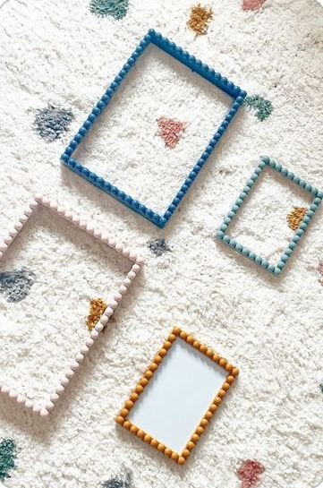 Diy Bobbin Frame, Cool Picture Frames, Bobbin Frame, Decorative Picture Frames, Ikea Picture Frame, Frame Tutorial, Charleston House, Mini Photo Frames, 8x8 Frame