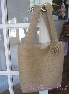 Burlap crafts Tote Tutorial, Tote Bag Pattern Free, Burlap Tote Bags, Burlap Projects, Burlap Tote, Purse Tutorial, Diy Burlap, Burlap Bags, Burlap Crafts