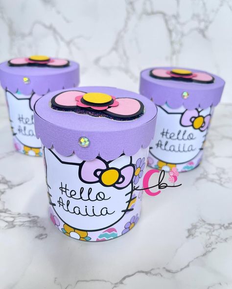 Hello Kitty Easter Birthday 🐣🐰 💕 • Gable Boxes • Pringles SWIPE ➡️ Order now in WhatsApp, DM or Etsy (link in bio) Cumpleaños Hello Kitty de Pascua 🐣🐰💕 • Cajas para dulces estilo lonchera • Pringles DESLIZA ➡️ Ordena ahora en Whatsapp, DM o Etsy (enlaces en mi biografía) • • • • • • • • • • #fyp #foryou #foryoupage #hellokitty #parati #princess #princesslove #queen #caketopper #3dletter #birthdaygirl #birthdayparty #birthdaydecorations #birthdaycake #birthdaycakeideas #birthdaywishes... Hello Kitty Easter, Hello Kit, Kitty Party, Hello Kitty Party, Easter Birthday, Gable Boxes, 3d Letters, Cat Party, 2nd Birthday