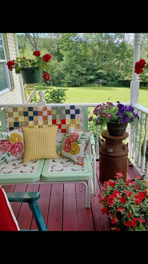 Whimsical Front Porch, Rustic English Cottage, Cabin Porches, Country Porches, Design A Garden, Pretty Porches, Cozy Eclectic, Country Cottage Living, Small Porch Decorating