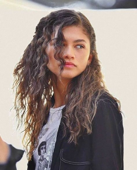 Spiderman Mj, Fotos Hd 4k, Mj Spiderman, Zendaya Model, New Spiderman Movie, Zendaya Maree Stoermer Coleman, Zendaya Style, Zendaya Coleman, Back To School Hairstyles