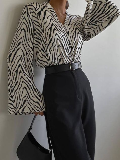 Zebra Shirt Outfit, Zebra Shirt, Grandma Fashion, White Top Women, Fashion Top Outfits, Cheap Blouses, Layered Fashion, Long Dress Casual, Rock Design