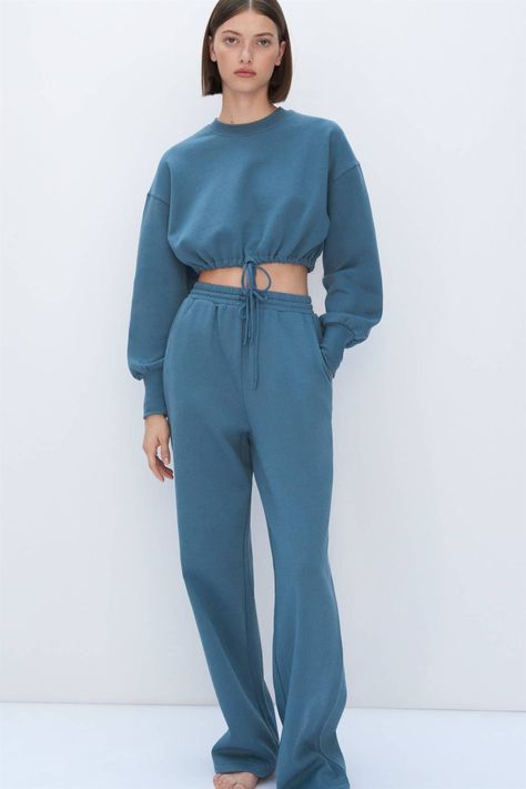 The 28 Best Loungewear Pieces at Zara That Are So Chic | Who What Wear UK Zara Loungewear, Fem Style, Beige Hose, Best Loungewear, Adidas Hose, Slouchy Pants, Quilted Clothes, Sweater Dress Oversized, Wide Leg Sweatpants