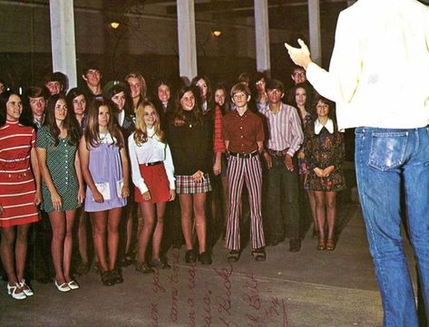 70s Authentic Fashion, 70s School Photos, High School In The 70s, 1979 Fashion High Schools, 70s High School, 1970s School, 70s School, Class Photo, High School Fashion