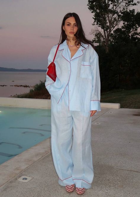 Christmas Lounge Outfit, Classy Loungewear Outfit, Sleepwear Aesthetic, Classy Loungewear, Women Shirt Designs, White Shirt And Blue Jeans, Streetstyle Aesthetic, Pajamas Aesthetic, Night Suit For Women