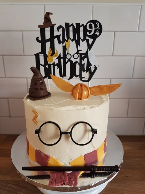 Harry Potter Theme Birthday Party, Harry Potter Birthday Cake Ideas, Tort Harry Potter, Harry Potter Theme Cake, Harry Potter Themed Birthday, Gateau Harry Potter, Harry Potter Theme Birthday, 9th Birthday Cake, Harry Potter Birthday Cake