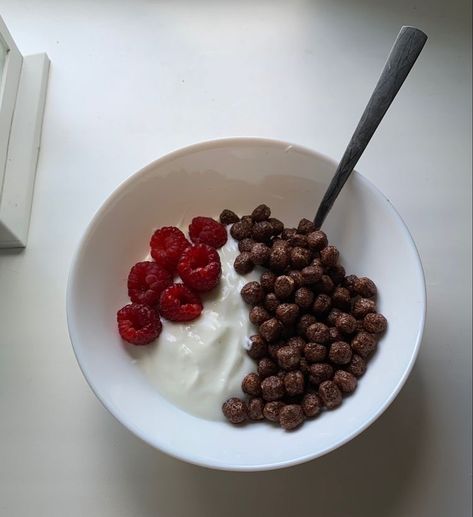 Healthy Yogurt Breakfast, Recovery Food, Yogurt Bowl, Food Is Fuel, Instagram Food, Cymbals, Low Calorie Recipes, Pretty Food, I Love Food