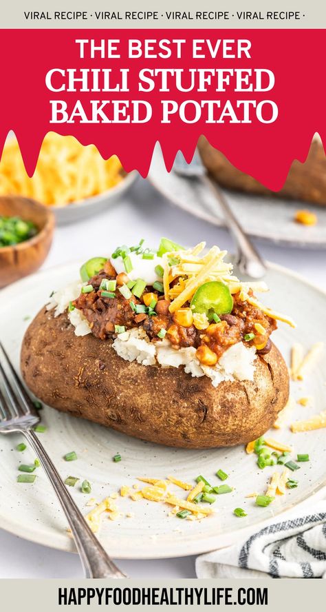 Are you looking for the ultimate vegan comfort food fix? Look no further than Mouthwatering Chili Baked Potatoes! With our easy recipe, you can transform ordinary spuds into delightful chili-baked creations that will satisfy your taste buds and warm your soul. Whether you enjoy them as a quick weeknight dinner or serve them as a fun party dish, these chili baked potatoes are sure to become a new family favorite. Loaded Baked Potato With Chili, Chili For Baked Potatoes, Healthy Lunch Cold, Chili Potato Recipe, Healthy Lunch School, Chili Baked Potato, Healthy Chili Recipe, Vegan Baked Potato, Sandwiches Healthy