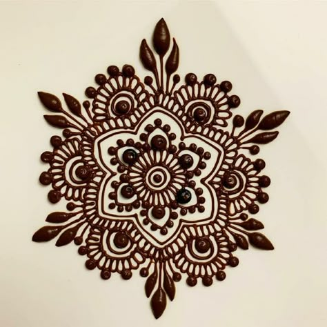 #hennadesigns #henna #hennaart #hennaartist #hennatattoo #mehndi #hennalove #hennadesign #hennainspire #hennawedding #mehendi #hennainspiration #bridalhenna #hennafun #hennainspo #art #mehndidesigns #mehandi #mehndiartist #hennasimple #hennartist #mehendidesign #mehndidesign #hennalookbook #whitehenna #wedding #mehndiart #bridalmehndi #hennapengantin #hennamurah Lotus Flower Henna Design, Elegant Henna Designs Simple, Mendhi Designs Simple Front Hand Unique, Black Henna Designs Simple, Easy Mehendi Designs For Hands, Mandala Henna Designs, Mehendi Tattoo Designs, Head Henna, Mandala Henna Design