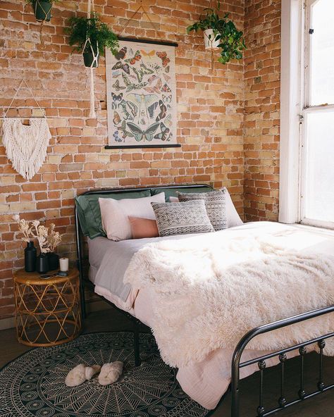 #interiordesign #home #bedroom #boho #homedecor Wall In Bedroom Ideas, Brick Wall In Bedroom, Brick Wall Bedroom, Brick Bedroom, Industrial Style Bedroom, Brick Interior Wall, Brick Walls, Bedroom Boho, Rustic Bedroom