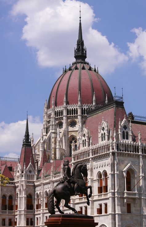 Hungarian Parliament Building, Architecture Reference, European Architecture, Layout Architecture, Building Art, Classical Architecture, Famous Landmarks, Architecture Old, Gothic Architecture