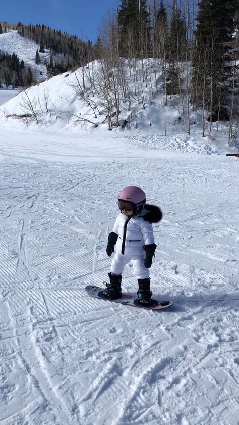 Mode Au Ski, Snowboarding Aesthetic, Skiing Aesthetic, Ski Aesthetic, Family Ski Trip, Ski Family, Snow Trip, Kids Skis, Ski Girl