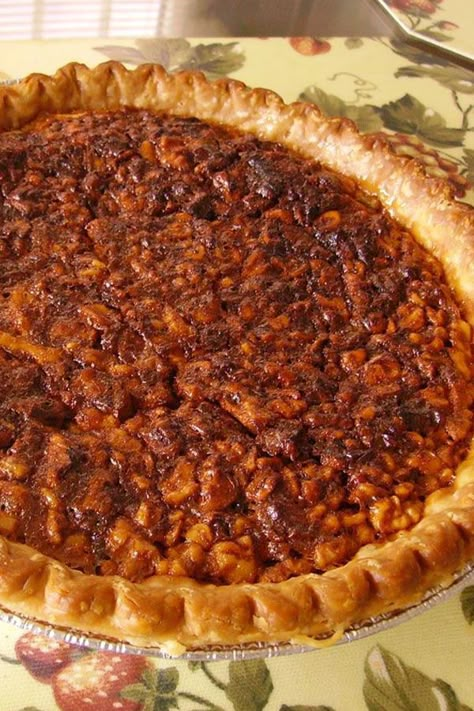 Buttermilk Walnut Pie, English Walnut Pie, Maple Walnut Pie Recipe, English Walnuts Recipes, Maple Walnut Pie, English Walnut Recipes, Walnut Pie Recipe Easy, Recipes Using Walnuts Baking, Walnut Recipes Dessert Easy