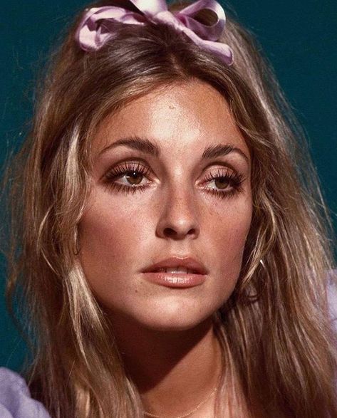 francesca on Twitter: "sharon tate photographed for the wrecking crew, 1968… " The Wrecking Crew, Look Disco, 60s Makeup, Model Tips, 70s Makeup, 70s Hair, Retro Makeup, 70s Inspired Fashion, 70s Aesthetic