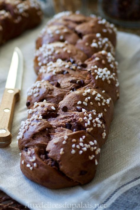 Brioche tressée tout chocolat extra moelleuse · Aux délices du palais Chocolate Brioche, Indian Bread, Cooking Chef, Beignets, Flatbread, Naan, Diet And Nutrition, Bread Recipes, Crackers